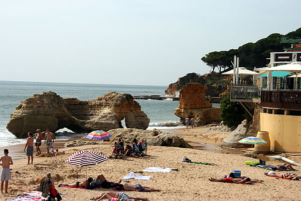 Olhos de Agua rocky beach